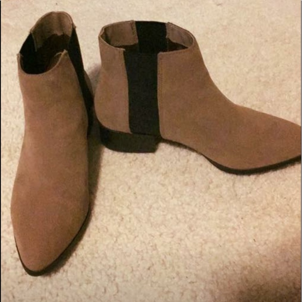Flat booties